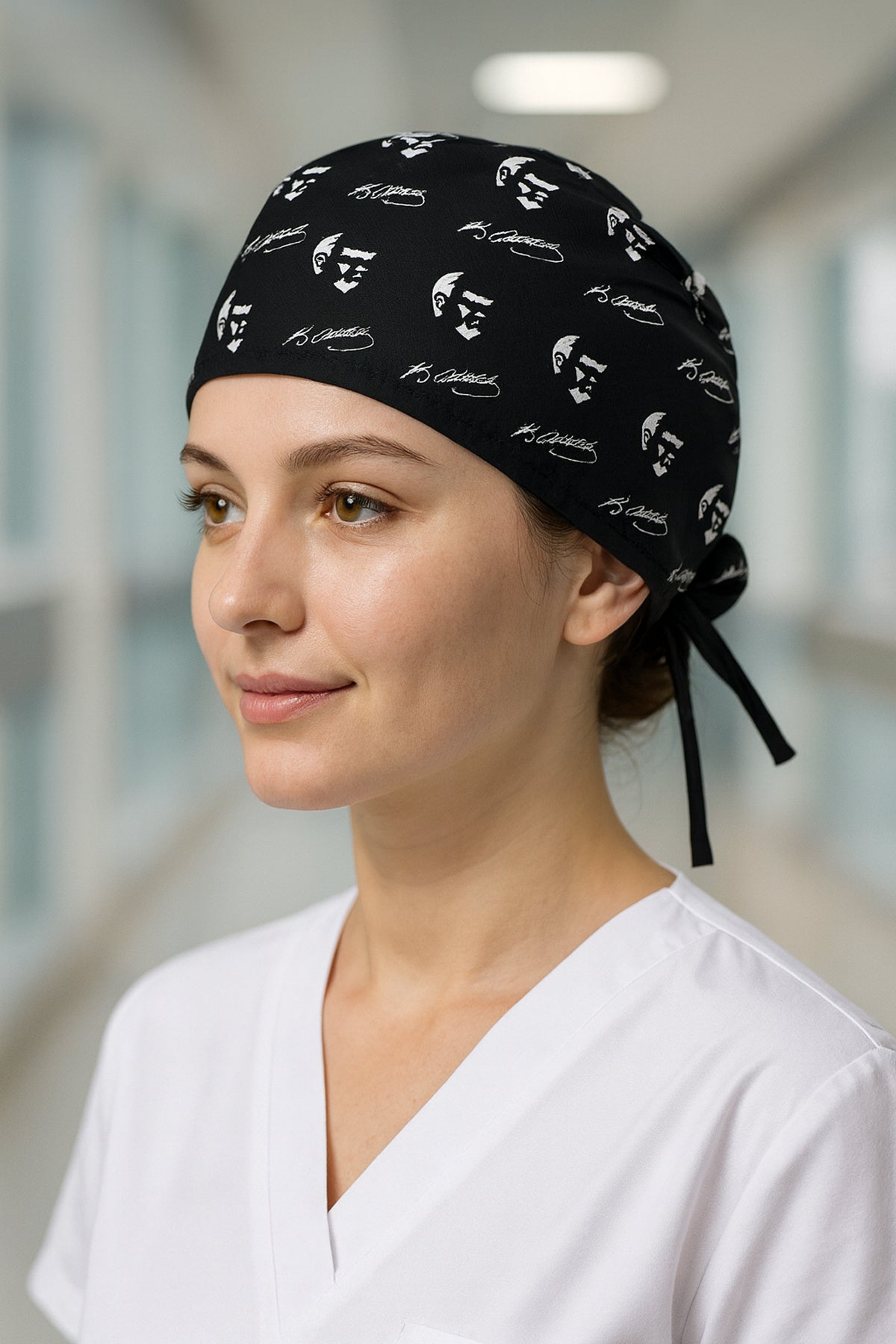 Mustafa Kemal Atatürk İmza Siyah Desenli Cerrahi Bone Unisex – Likralı Doktor Hemşire Bonesi