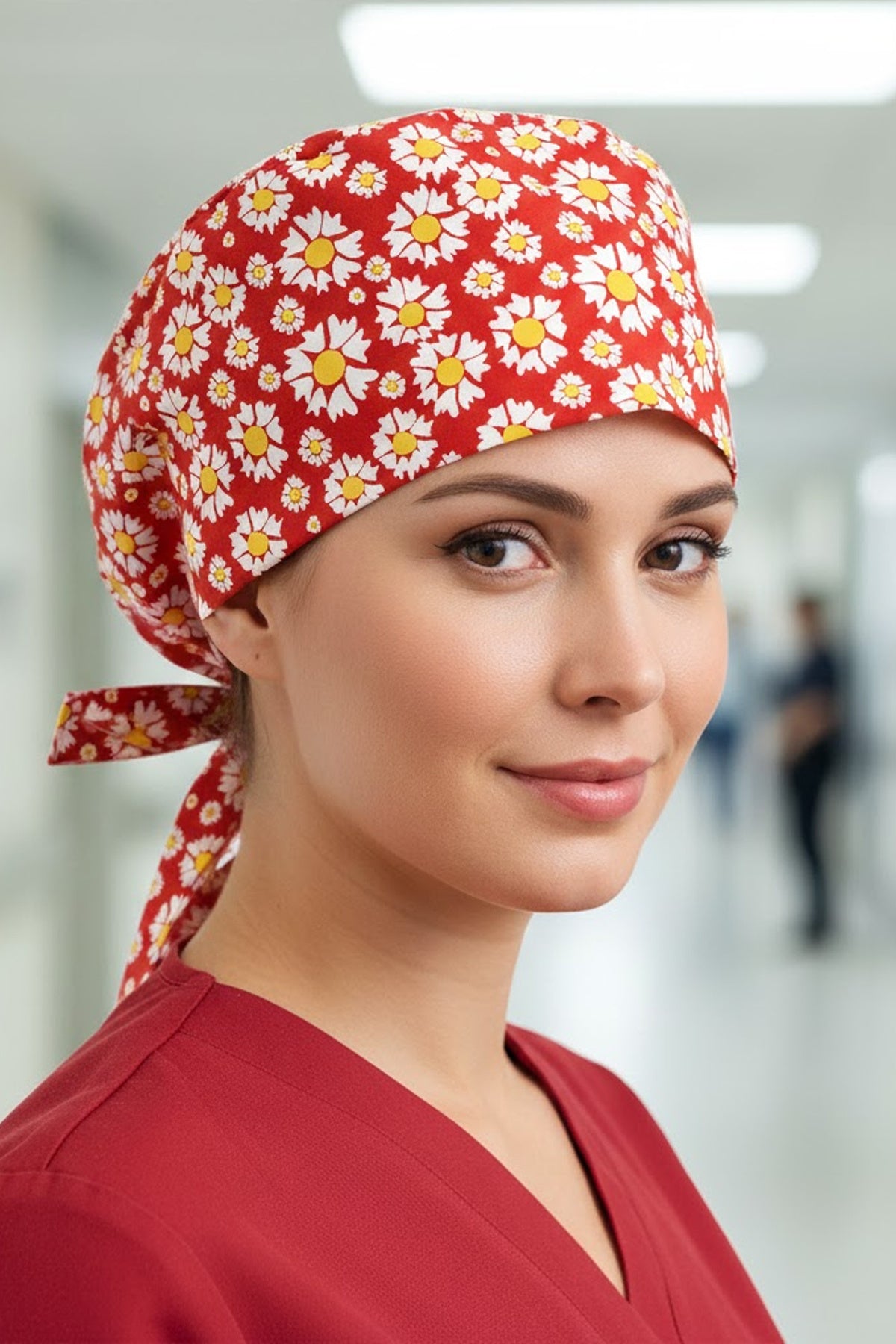Kırmızı Papatya Desenli Cerrahi Bone Unisex – Likralı Doktor Hemşire Bonesi