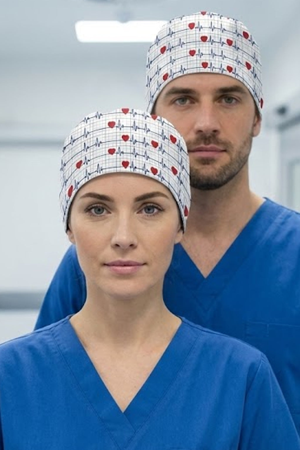 EKG Beyaz Desenli Cerrahi Bone Unisex – Likralı Doktor Hemşire Bonesi