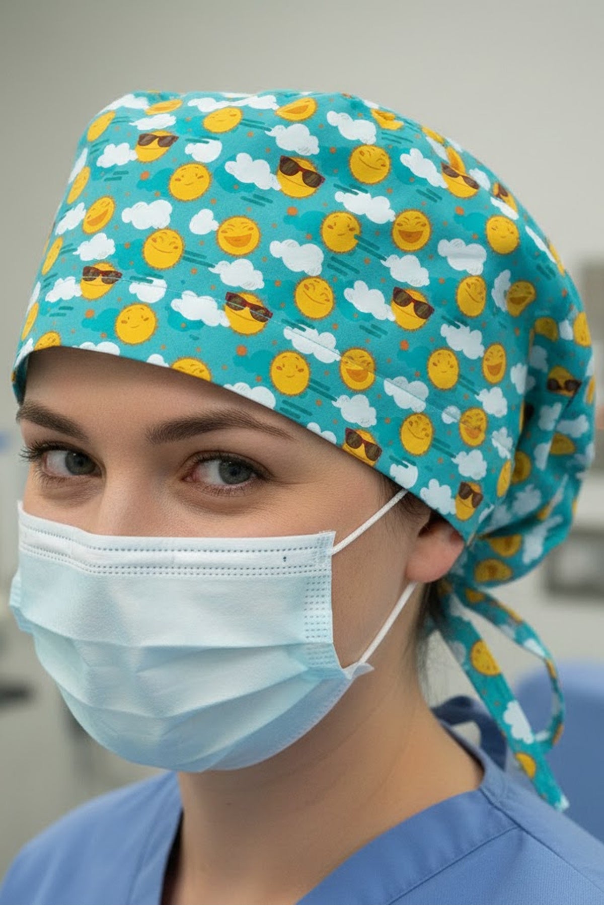 Gözlüklü Güneş Desenli Cerrahi Bone Unisex – Likralı Doktor Hemşire Bonesi